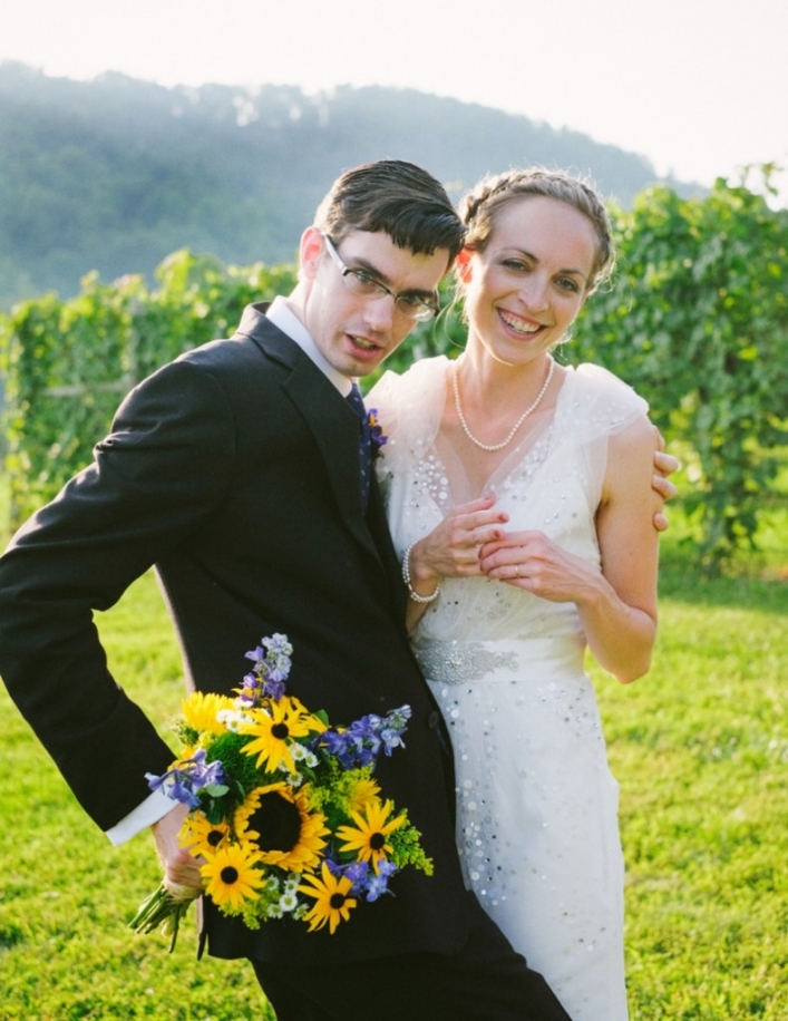 jason keefer photography delfosse vineyard wedding funny bride and groom portrait