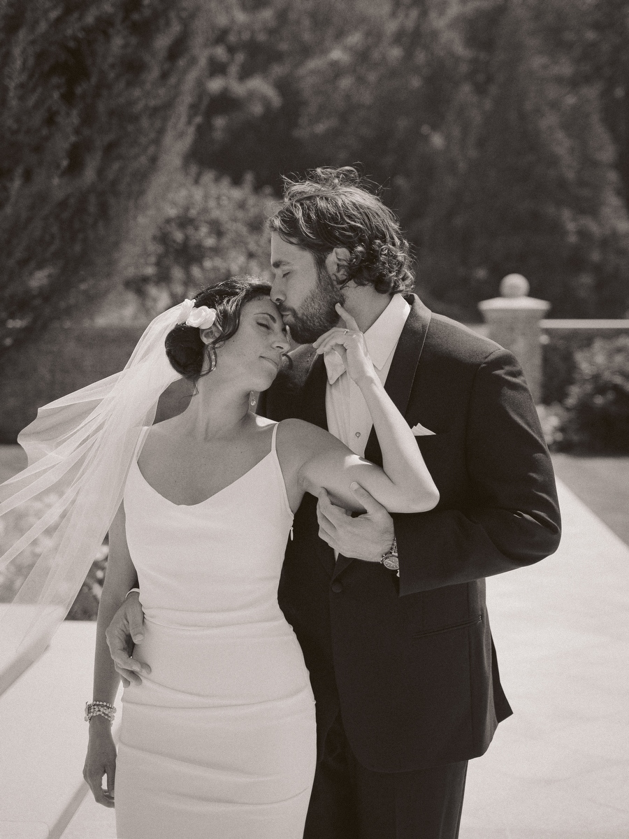 jason keefer photography grace estate winery wedding crozet black and white bride and groom romantic portrait